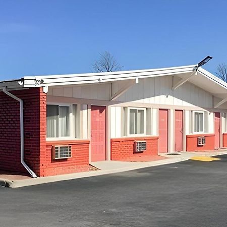 Travelodge By Wyndham Bay Shore Long Island Екстериор снимка