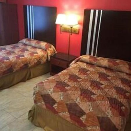 Travelodge By Wyndham Bay Shore Long Island Екстериор снимка