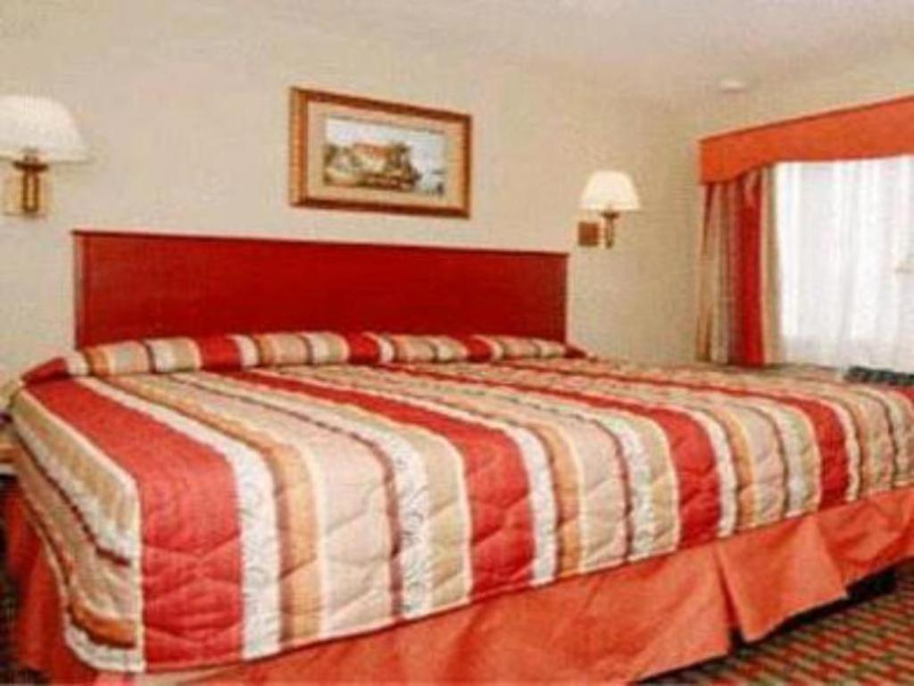 Travelodge By Wyndham Bay Shore Long Island Екстериор снимка