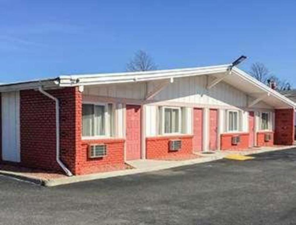 Travelodge By Wyndham Bay Shore Long Island Екстериор снимка