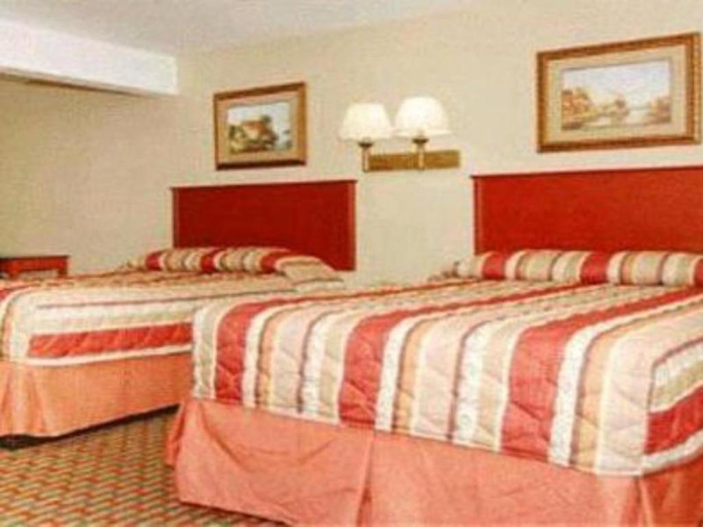 Travelodge By Wyndham Bay Shore Long Island Екстериор снимка