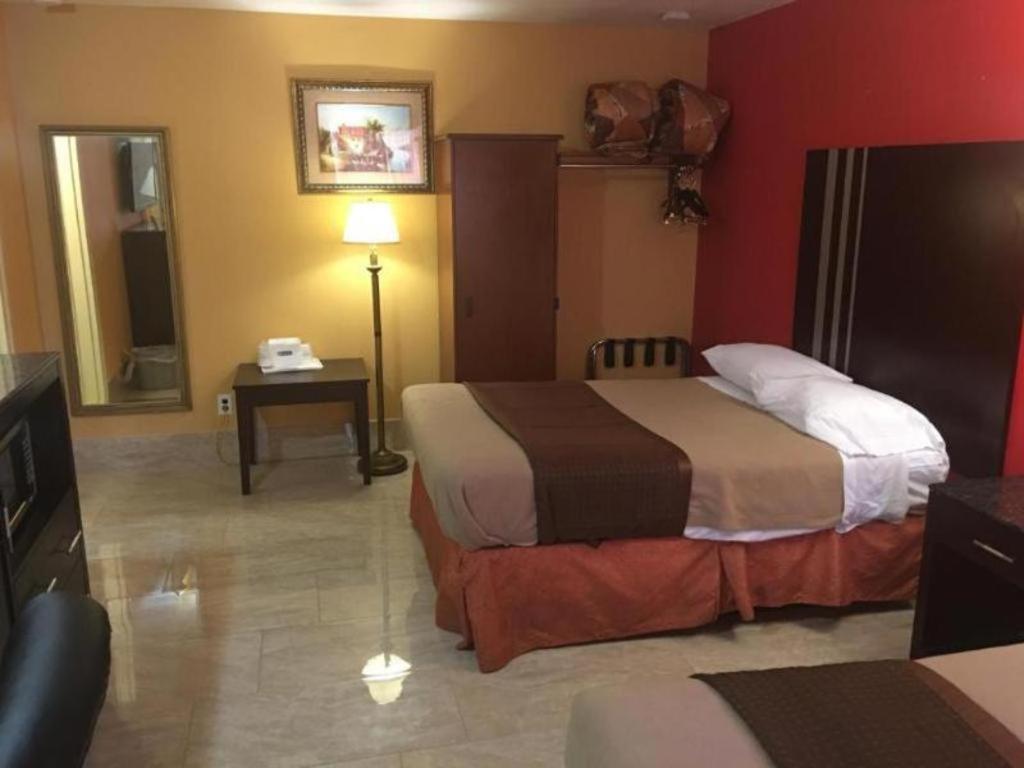 Travelodge By Wyndham Bay Shore Long Island Екстериор снимка