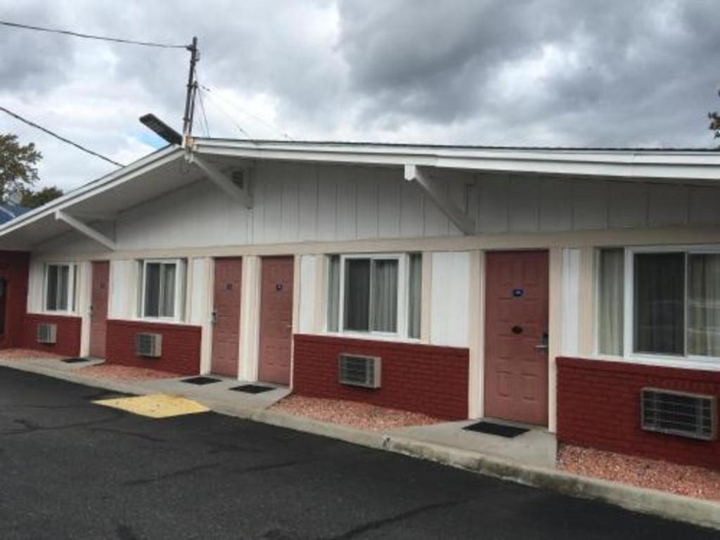 Travelodge By Wyndham Bay Shore Long Island Екстериор снимка
