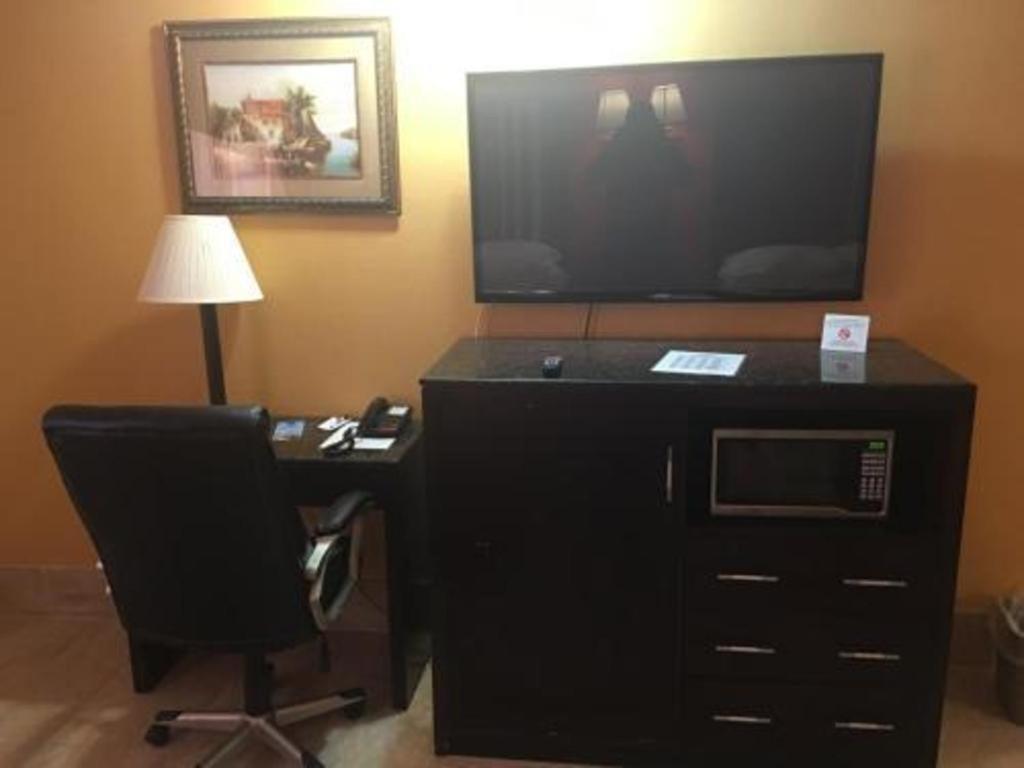 Travelodge By Wyndham Bay Shore Long Island Екстериор снимка