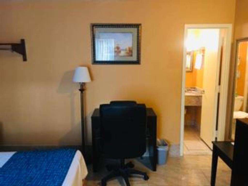 Travelodge By Wyndham Bay Shore Long Island Екстериор снимка