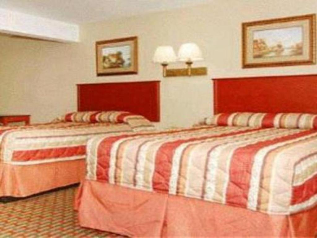Travelodge By Wyndham Bay Shore Long Island Екстериор снимка