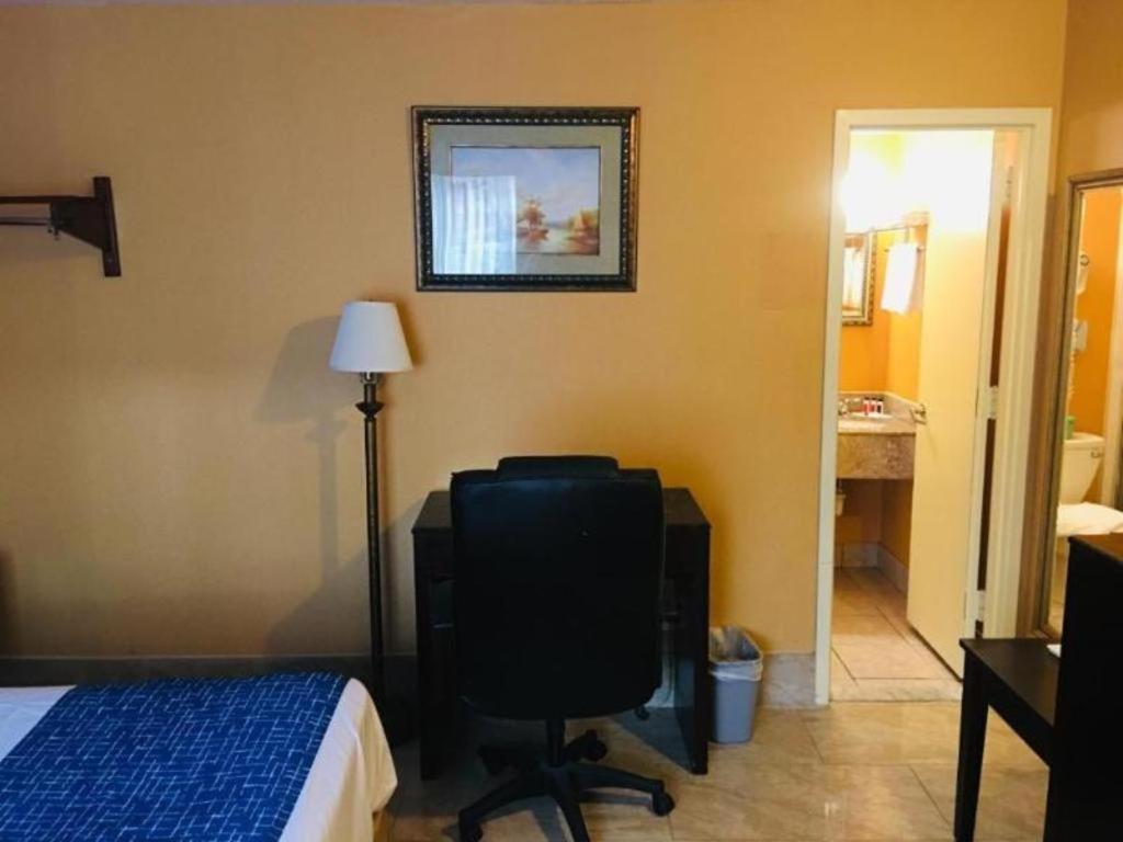 Travelodge By Wyndham Bay Shore Long Island Екстериор снимка