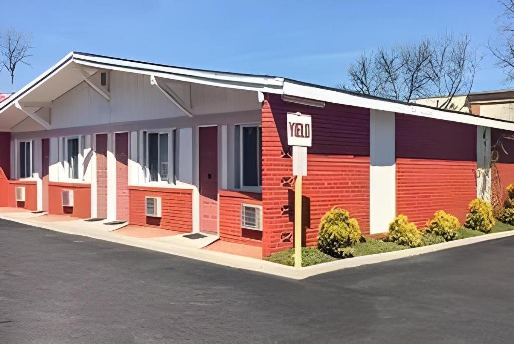 Travelodge By Wyndham Bay Shore Long Island Екстериор снимка