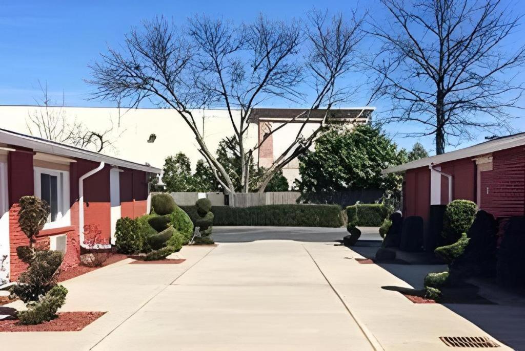Travelodge By Wyndham Bay Shore Long Island Екстериор снимка